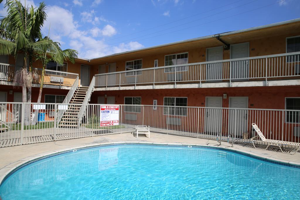 Chateau Inn & Suites Downey Luaran gambar